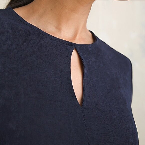 NWT Chico's TRAVELERS CLASSIC Keyhole Tunic - Size 4 - Picture 4 of 7